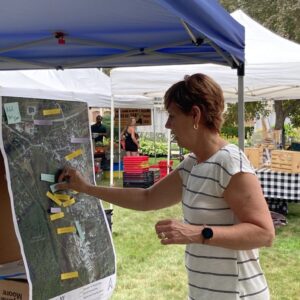 Woman looks at map at Chestertown farmer's market
